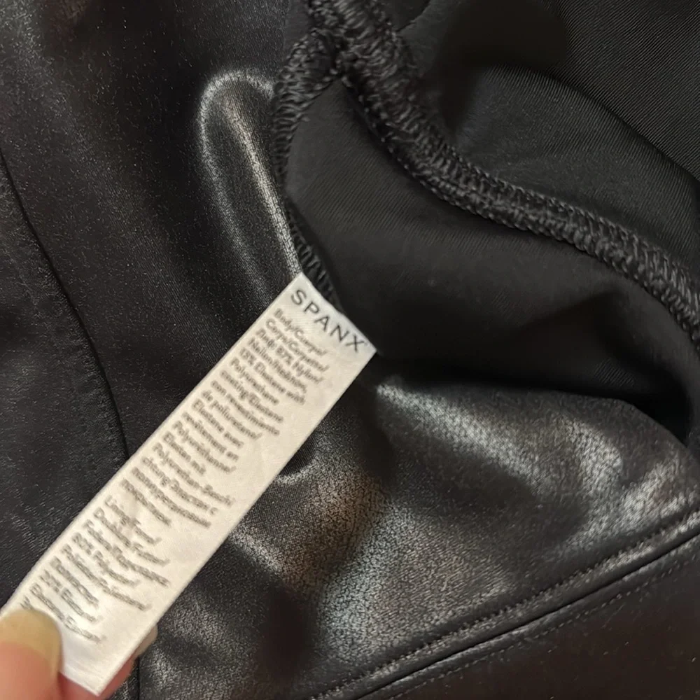 SPANXshape™ Faux Leather
Leggings size Large - Picture 11 of 13